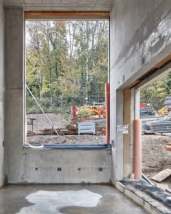Completion of the shell of a museum-style villa for a private collector on the Lake Geneva coast (VD).