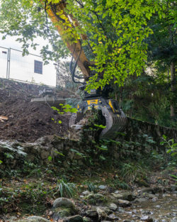 BAUBEGINN FÜR DIE FUSSGÄNGERBRÜCKE ÜBER DIE DRIZE IN VIDOLLET-LA-FORGE (GE)
